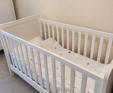 Hampden mamas & papas cot/ toddler bed