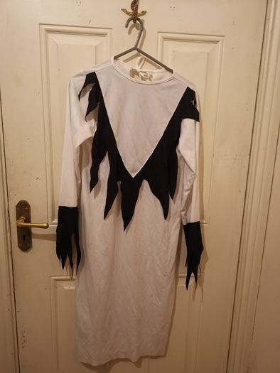 Scream fancy dress kids suit maybe 6 to 8years
