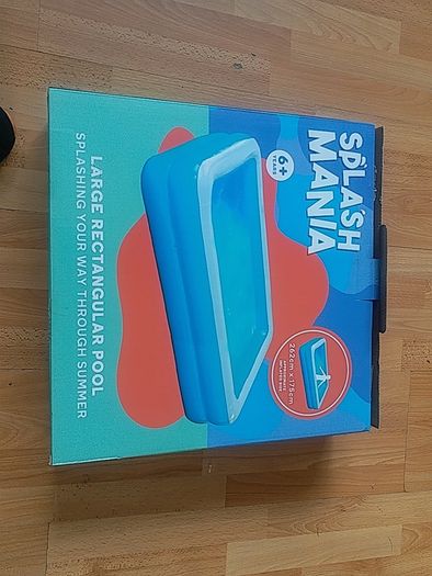 kids large pool brand new in box got 2
