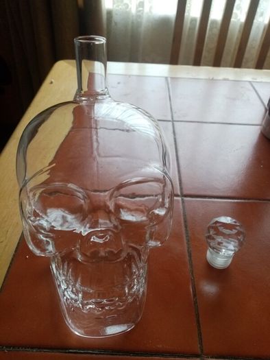 New glass crystal SKULL Decanter. 1000ml fill.