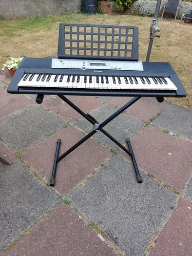 Yamaha YPT200 keyboard