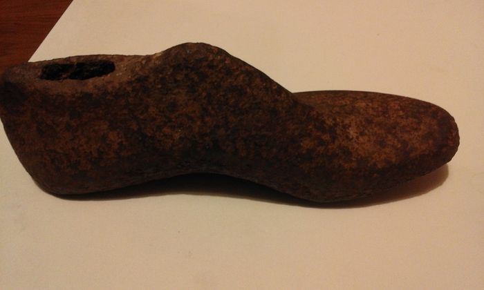 Cast iron shoo