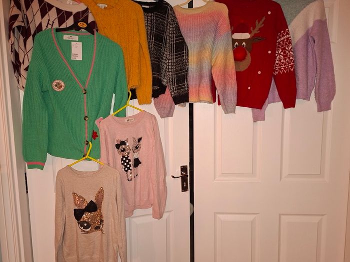 Big bundle of girls jumpers, size 8-10 yo