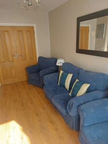 bed sofa & 2 matching armchairs