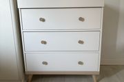 Mamas and Papas chest of drawers + baby changer in perfect condition