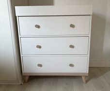 Mamas and Papas chest of drawers + changer in perfect condition
