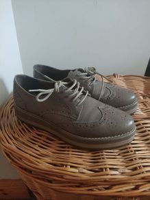 Elegant platform laceup shoes