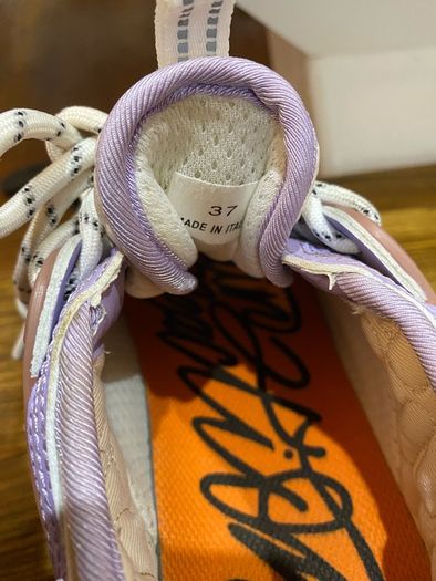 Woman's trainers size 4