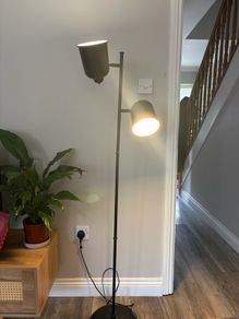 Adjustable double head floor lamp