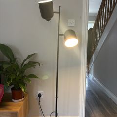 Adjustable double head floor lamp