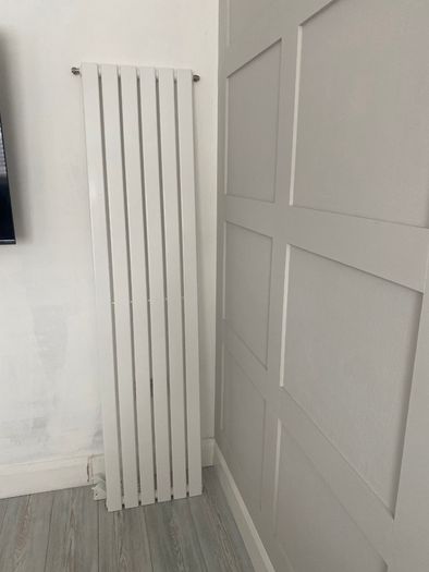 Flat panel vertical designer white radiator- singal panal