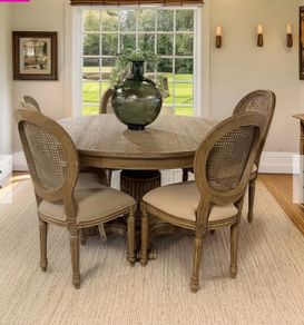 Round Table and 5 Chairs