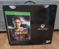 Xbox One with connect sensor and extras