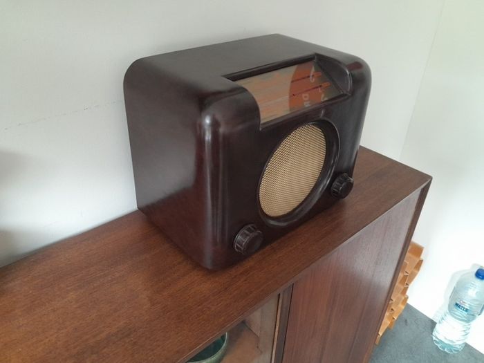 Vintage Bush DAC90A Bakelite Radio 1950