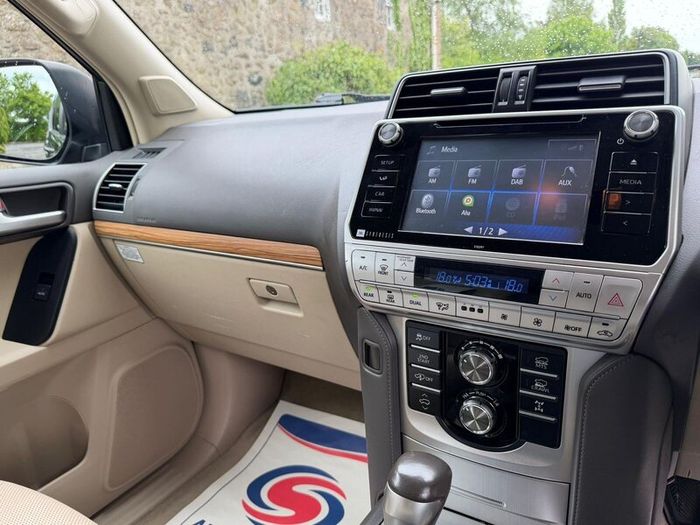 Toyota Landcrusier Invincible 7 Seats