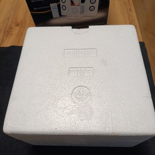 Logic3 i-Station8 Concert Sound speaker system with display for Apple iPod docking connector White