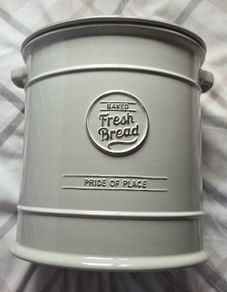 T&G Woodware Bread Crock