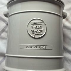 T&G Woodware Bread Crock
