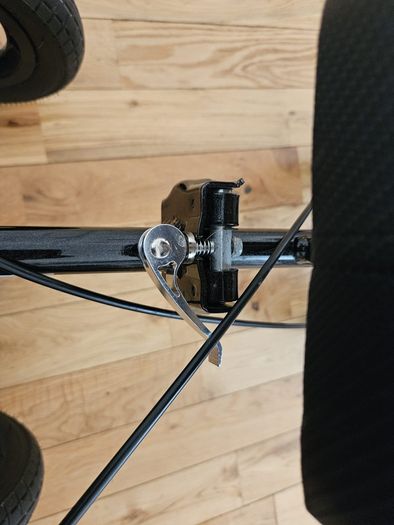 Knee Scooter with Pumped Wheels - perfect condition