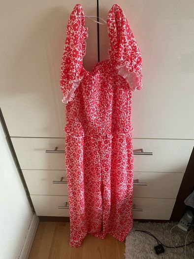 Red & white jumpsuit. Never worn. Collection clonee