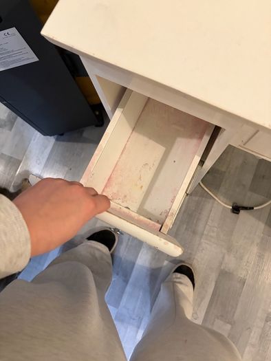 nail table