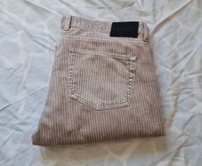 Tommy hilfiger comfo town cords Size 38/32 zip fly beige in excellent condition