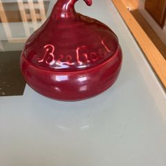 Pottery item beetroot