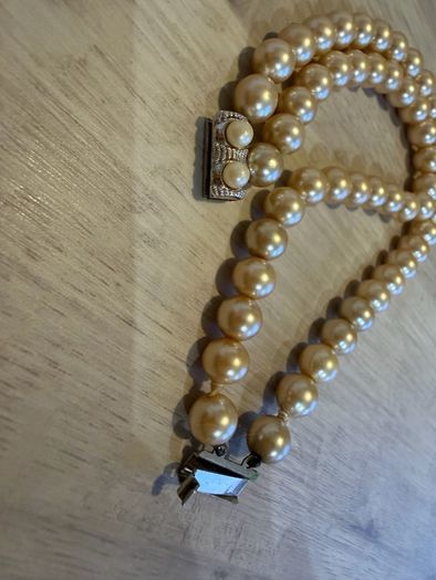 Pearl necklace and bracelet