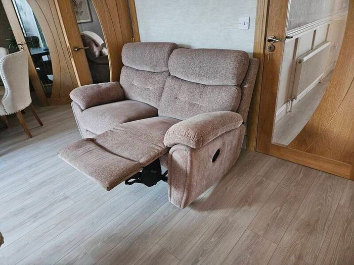 Two seater recliner.