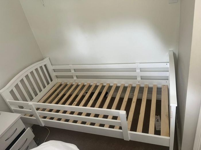 Solid wood White Single Bed FRAME (mattress size 90x190cm)