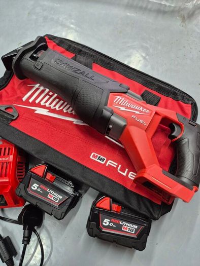 Milwaukee M18 Fuel Sawzall Reciprocating Saw Kit