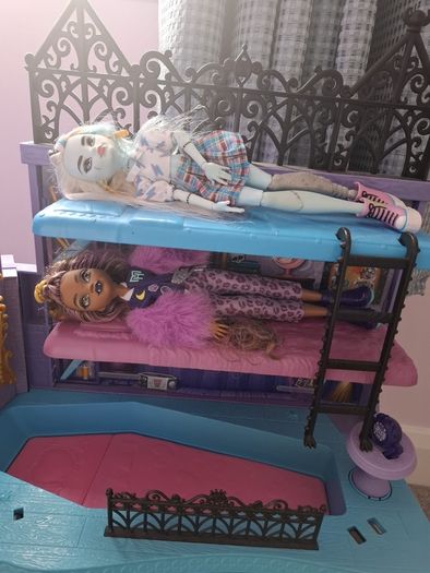 Monster High highschool