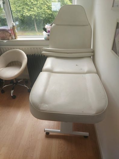 Massage beauty bed