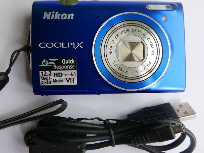 Nikon Coolpix S5100 Red 12.2MP 5X Optical Digital Camera from Japan (charging cable and 4Gb SD card)