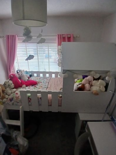 Child's treehouse bed