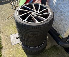 Volkswagen 17" Alloy wheels + tyres