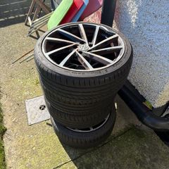 Volkswagen 17" Alloy wheels + tyres