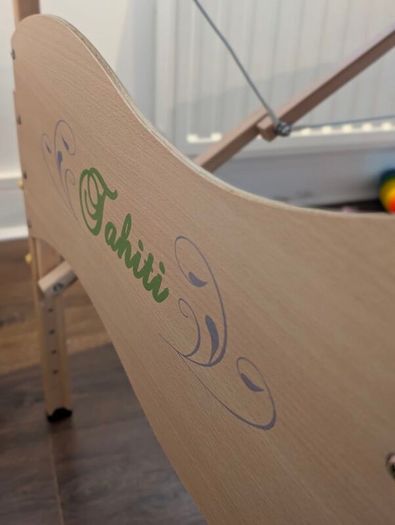 massage table / bed