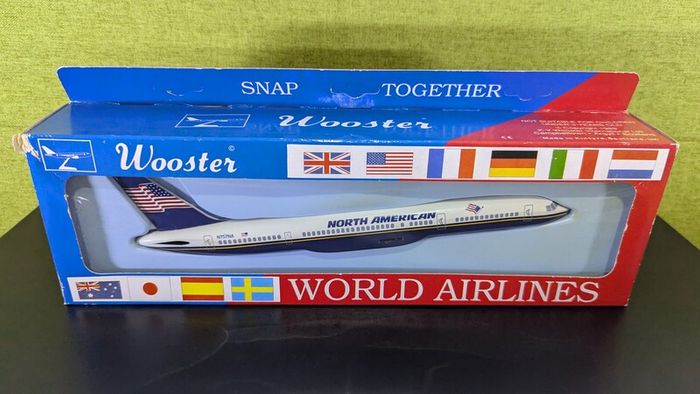 North American 1:200 scale model airplane, Boeing 757 aircraft, made by Wooster