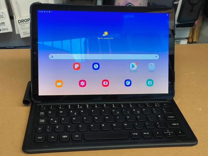 Samsung Galaxy Tab S4 SM-T830 64 GB, Wi-Fi, 10.5 in - Black With Original Samsung Keyboard Case