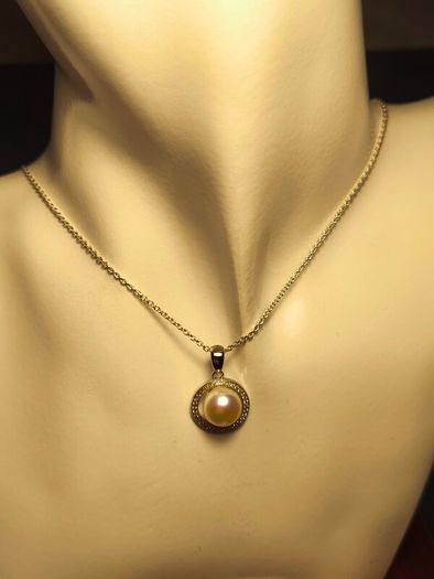Sterling Silver Freshwater Cultured Pearl Pendant and Chain
