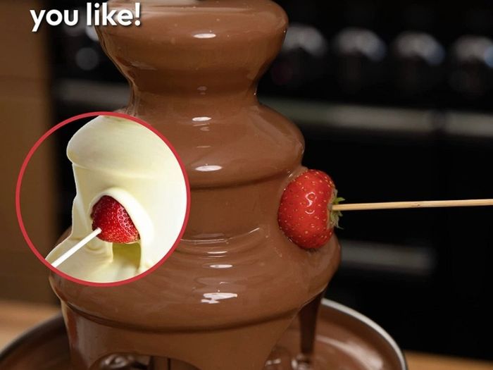 Stage Chocolate Fountain 90 Watt | 31.5 cm high with Stainless Steel Tower | 750 Gram Capacity | Retro Look | Great for Children's Birthdays and Weddings (FREE POSTAGE)