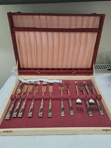 Vintage Heritage Plate Fish Knife & Fork Set in Case  England