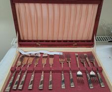 Vintage Heritage Plate Fish Knife & Fork Set in Case  England