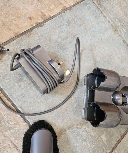 Dyson v10 absolute