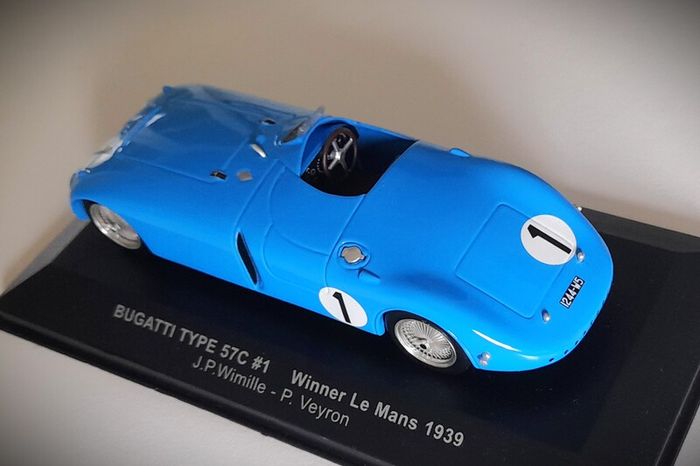 Diecast Model Le Mans Winning Bugatti - IXO 1:43