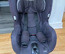 Maxi-Cosy Axiss Swivel car seat