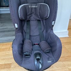 Maxi-Cosy Axiss Swivel car seat