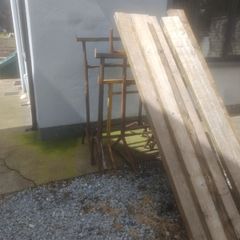 5 x scaffolding trestles and 5 x scaffolding planks