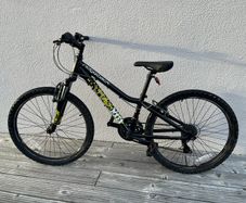24 inch boy's hardtail mountain bike
